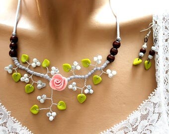 Grey/pink/green floral ornament
