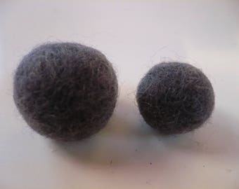 Merino felted, grey, between 18 and 20 mm bead