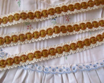 Old lace beaded mustard 2.50 meters / 1.5 cm