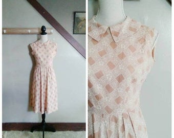 20% OFF / The Cottage Gate 1950s Beige & Cream Sheer Lattice/Lace Print Dress with Peter Pan Collar Detail