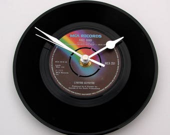 Lynyrd Skynyrd Vinyl Record CLOCK. A recycled 7" single "Freebird" rock psychedelic Muscle shoals sweet home alabama blue skies rainbow
