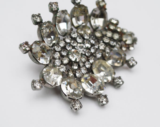 Rhinestone Brooch - signed Kramer -Clear Ice Crystal - design silver setting - Mid Century - Large Pin