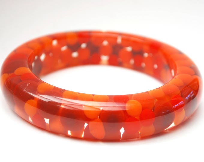 Red Orange polka dot Lucite Bangle - aspirin lucite - Mid Century - confetti dots - Vintage Plastic - bracelet