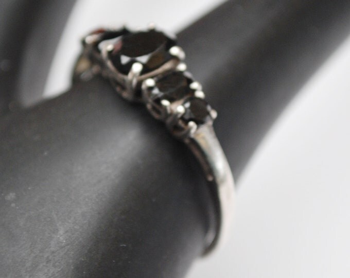 Sterling Onyx ring - 5 black gemstone - silver ring size 11