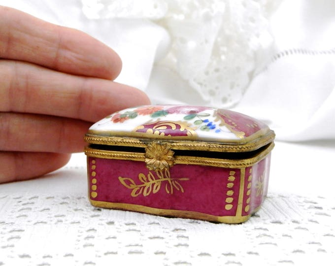 Small Vintage Hand Painted Porcelain Pill Box with Floral Pattern and Gold Gilt Decoration, Limoges Style Bone China Hinged Lidded Tin