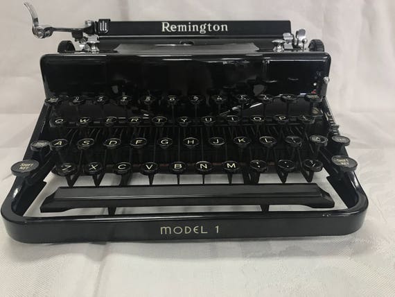 Remington portable typewriter working with case