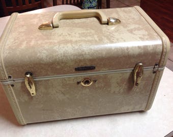 Vintage Samsonite train case luggage makeup case tan cream style 4512, vintage Samsonite train case luggage, train case, Samsonite, cream
