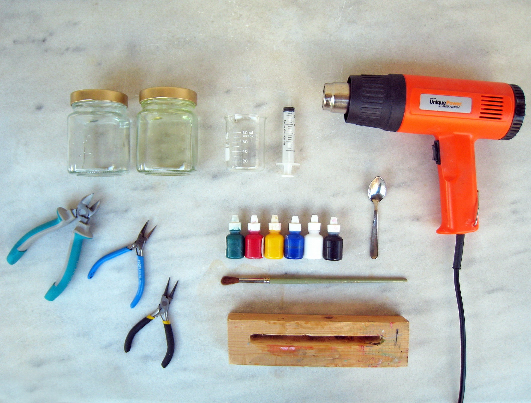 Christine uses color pigments, resin, a catalyst and a heat gun to create modern jewelry for xroma