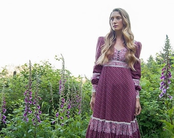 Summer SALE 70s GUNNE SAX Dress / Calico Prairie Dress / Maroon Floral Cotton Corset Dress / Lace Boho Dress / Hippie Dress / Summer Festiva
