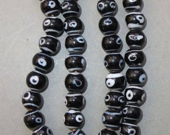 Strand Handmade Black White Glass Beads from Nepal, Round Beads 13 mm, Asian Design, Folk Jewelry, FREE SHIPPING