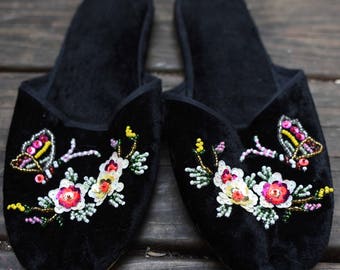Vintage 1940s Black velvet slippers with sequin butterfly and flowers ( New Never worn )