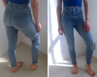 Vintage High Waisted Jeans // Light Wash Mom Jeans Waist 26 // 70s Jeans