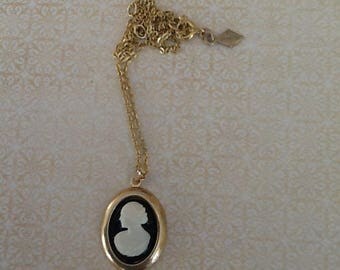 Vintage Sarah Coventry Cameo Necklace jewelry