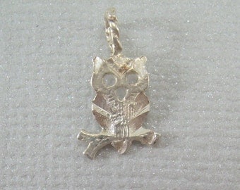 TINY 14k OWL Pendant Charm-Vintage 14kt White Gold 585 AU-Good Luck Lucky Animal-Harry Potter Hedwig Magical Full Moon Magic Halloween-01451