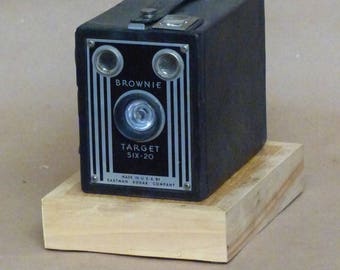 Kodak Brownie Target Six-20 Camera Lamp