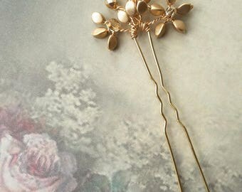 Antique gold flower crystal hair pin, Bridal spray hair pin, Gold crystal, Wedding hair pin accessory, Bridesmaid pin, Bun pin, Hairpiece