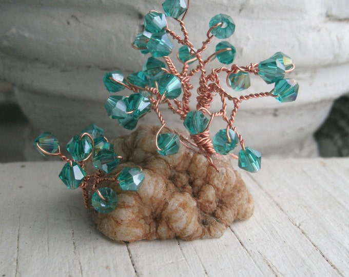 Mini Tree on Geode,Tiny, copper wire, less than 2" tall, miniature tree gift, fairy garden decor, crystal beads, deep green, Miniatures