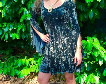 90s Does 70s Green Velvet Angel Sleeve Dress