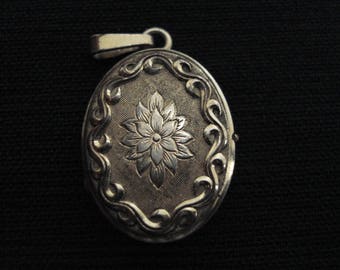 Antique medaillon medallion medal shrine locket pendentif pendant for a photo. ( 29 )