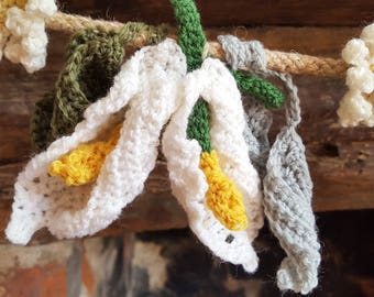 Lily-White Floral Garland