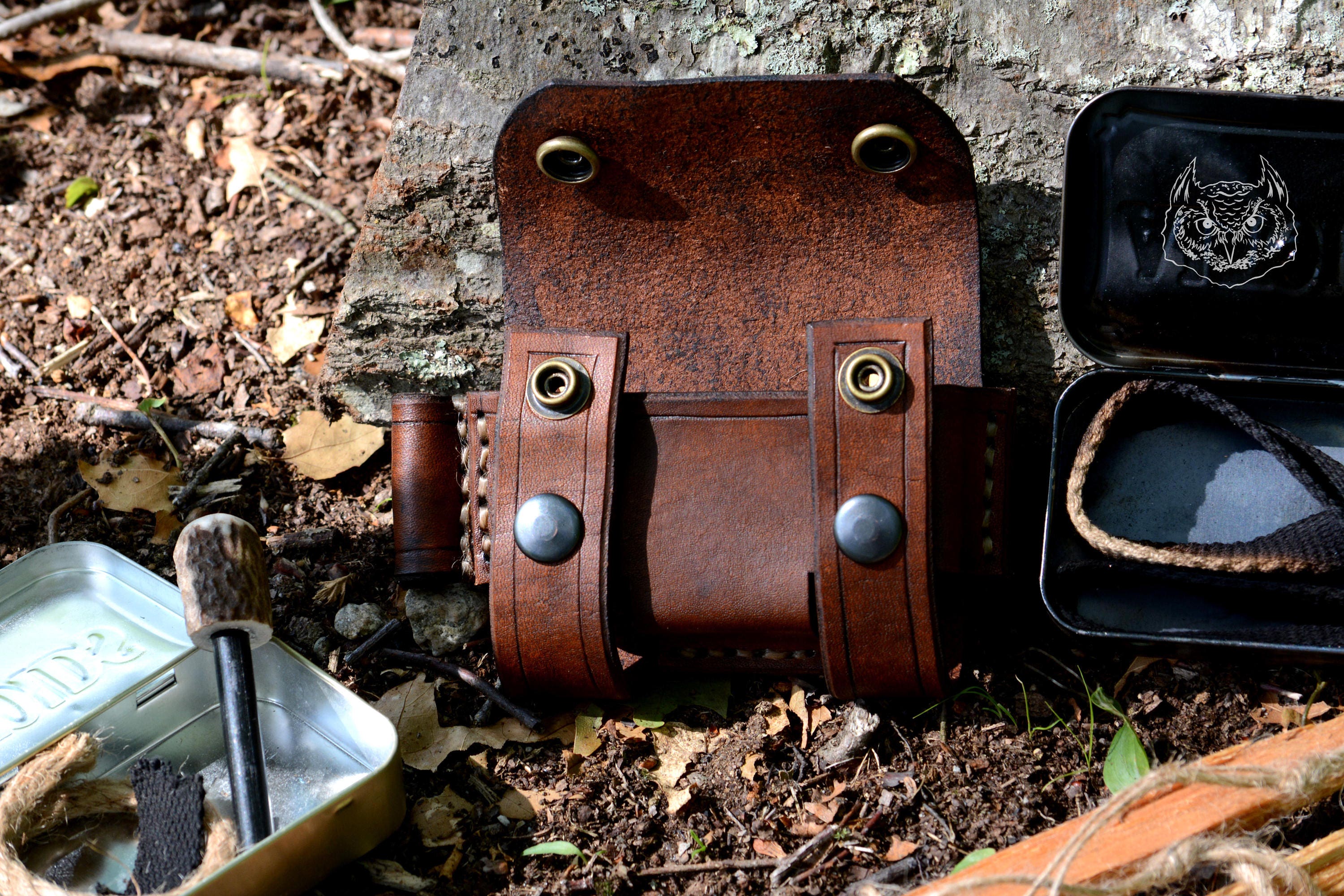 Bushcraft leather altoid tin pouch with ferro rod