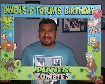 Plants vs zombies Party Photo Booth Frame - Birthday Party Prop Birthday Photo Booth- kids party theme - Marco para fiestas
