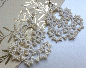 Wedding earrings, white lace earrings, beaded tatted jewelry, filigree tatting jewelry, chandelier earrings, tatted jewelry