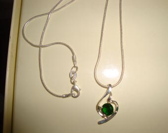 pendant and snake chain Silver 925 on a dark green rhinestones