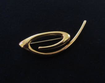 Vintage Swirl Abstract Brooch in Gold Tone