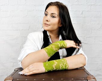 Green Bracelet, Lace Bracelet, Wristband, Lace Wrist Cuff, Lace Jewelry, Wrist Tattoo Cover up, Summer Accessories, Lace Cuff, w4257