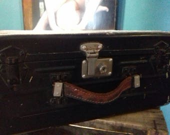 Vieille valise metal armee marine nationale annee 50/60 Old military suitcase navy year 1950/1960 French metal suitcase