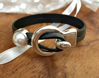 Leather bracelet | Leather and pearl | Women bracelet | Gray leather | Wrap bracelet | Uno do 50 style | Gift for her | Leather and silver