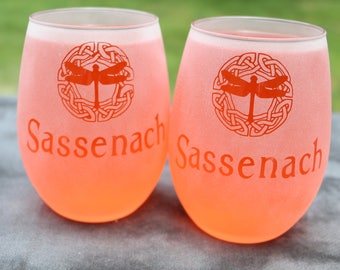 Sassenach Dragonfly Celtic circle Outlander inspired Frosted Etched Stemless White Wine Glasses Set Of 2