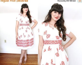 ON SALE 1940s Dress / 40s dress / 1940s Bow Novelty Print Day Dress