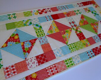 Quilted Table Runner Summer Flowers, Quilted Table Topper Rainbow Colors, Patchwork Table Runner Quilt in Red Turquoise Yellow Green