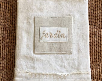 L'Atelier Du Presbytere French Agenda de Jardin / White Linen Lace Covered Garden Agenda