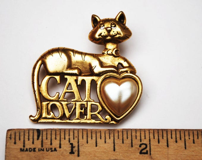 Cat Lover Brooch - Signed Danecraft - gold tone Kitty - white pearl heart -figurine pin