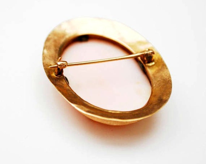 Shell Cameo 10 Kt gold Brooch - etched solid gold - carved white pink shell - Victorian