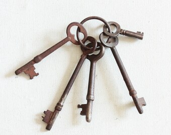 Vintage Skeleton Keys, 5 Rusty Old Keys, Steampunk Keys, Antique Keys, Key Lot, As is K 6