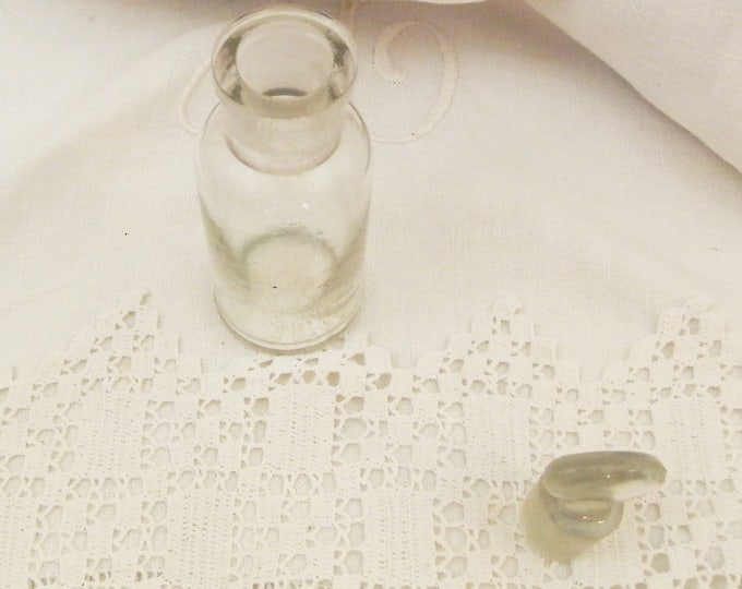 Antique French Clear Glass Medicine / Perfume Bottle with Glass Stopper, Apothecary Doctor Home Decor from France, Retro Home Interior Antique French Clear Glass Medicine / Perfume Bottle with Glass Stopper, Apothecary Doctor Home Decor from France, Retro Home Interior