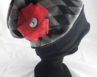 Bas039 - Grey and Black diamonds and red flower patterned chemo Hat