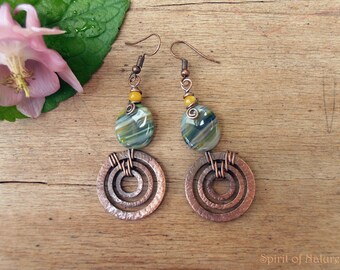 Hammered copper wire earrings with copper washers Textured copper earrings Copper washers earrings Colorful blue czech crystal earrings