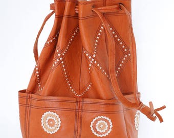 vintage leather bucket bag | tan leather purse | shoulder strap handbag | small casual everyday bag