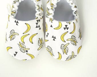 Banana Baby Moccs / Baby Shoes / Baby Moccasins / Childrens Indoor Shoes / Vegan Moccs / Vegan Moccasins / Soft Sole Shoes/ Orgnic Moccs