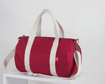 Maroon duffel bag, sport use bag, handle and long strap, washable, gym yoga bag zipper closure unisex circle sport bag, fully lined