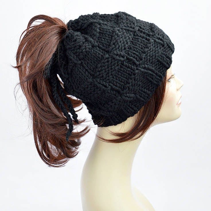 Ponytail Hat Pattern // Easy Knitting Pattern Hat Pattern
