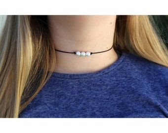 TRIPLE PEARL CHOKER: Black Pearl Choker, Brown Pearl Choker, Dainty Pearl Choker, Simple Pearl Choker, Minimal Pearl Choker, Pearl Chokers