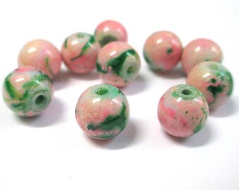 10 pink marbled green glass beads 10mm (S-44)