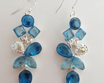 Earrings in silver with blue beads