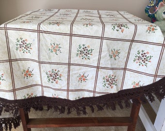 Retro tablecloth with fringe